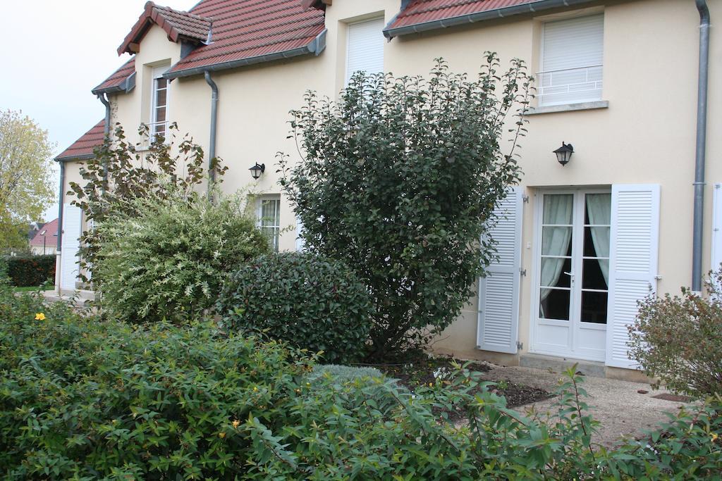 La Croix De La Jarrie Villa Chatres  Exterior photo